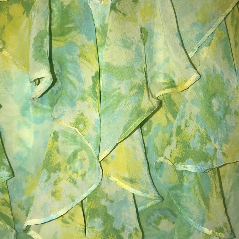 NWT Women’s Ruffled Top - Picture 4 of 6